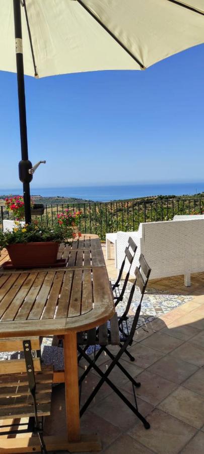 שאקה Villa Immersa In Oliveto Vista Mare מראה חיצוני תמונה