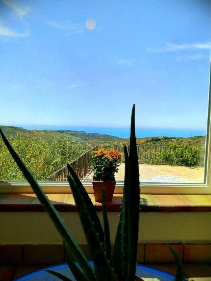 שאקה Villa Immersa In Oliveto Vista Mare מראה חיצוני תמונה